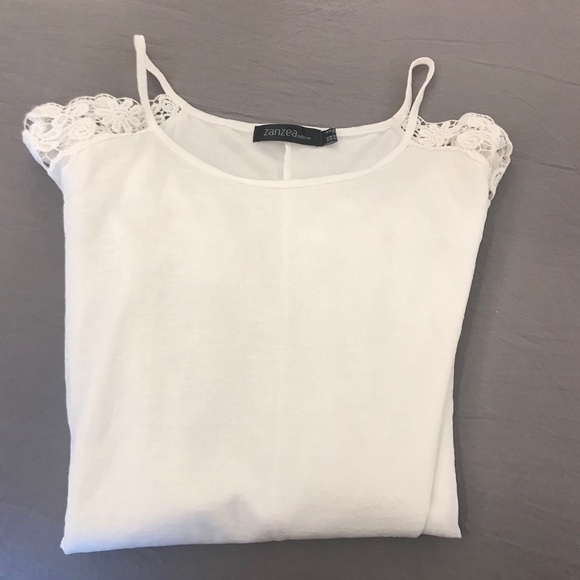 Cold shoulder lace sleeve top - Picture 4 of 10